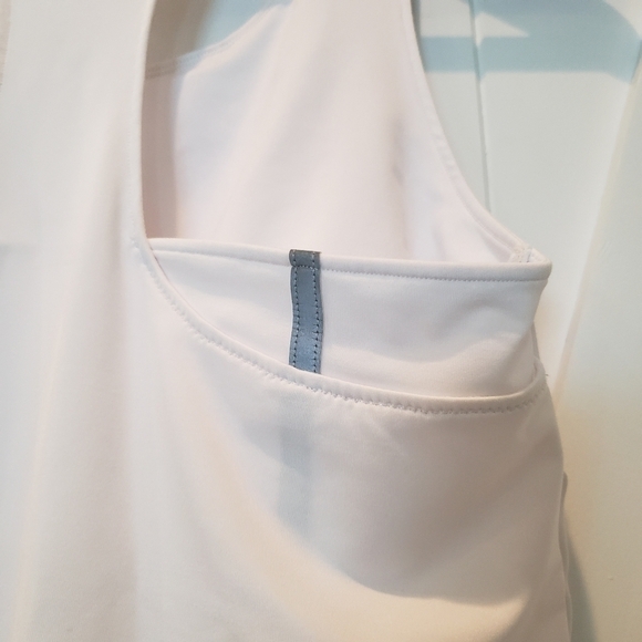 𝅺REEBOK tank top, white with silver reflection trim.  Size Large - Picture 6 of 9